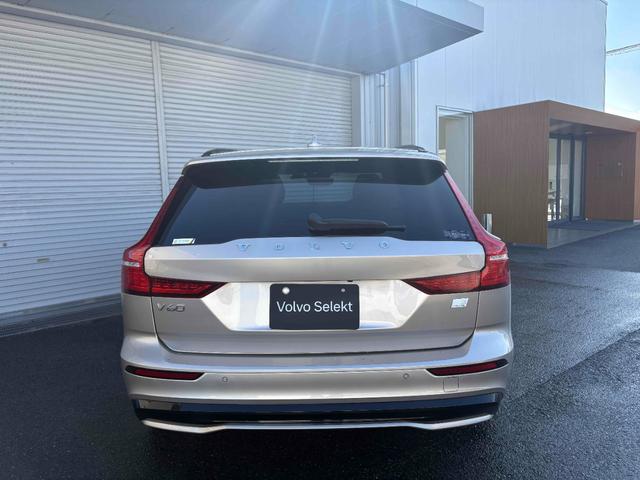 V60 リチャジアルティメットT6AWDプラグインハイブリド パノラマガラスルーフ ウッドパネル 前後純正ドライブレコーダー AppleCarplayAndroidAuto harmankardonサウンドオーディオ パワーテールゲート 360度ビューカメラ(19枚目)