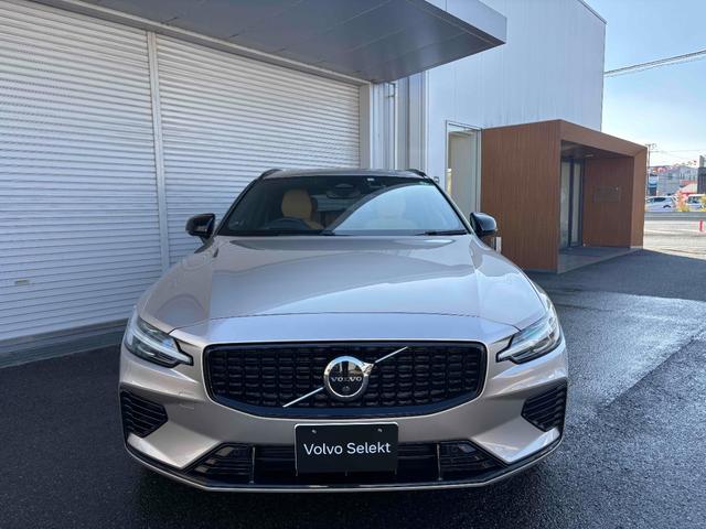 V60 リチャジアルティメットT6AWDプラグインハイブリド パノラマガラスルーフ ウッドパネル 前後純正ドライブレコーダー AppleCarplayAndroidAuto harmankardonサウンドオーディオ パワーテールゲート 360度ビューカメラ(20枚目)