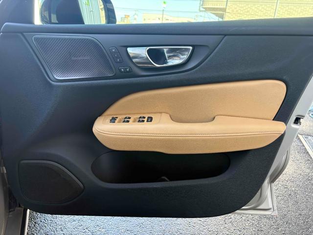 V60 リチャジアルティメットT6AWDプラグインハイブリド パノラマガラスルーフ ウッドパネル 前後純正ドライブレコーダー AppleCarplayAndroidAuto harmankardonサウンドオーディオ パワーテールゲート 360度ビューカメラ(23枚目)