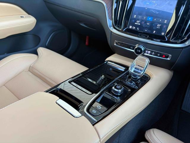 V60 リチャジアルティメットT6AWDプラグインハイブリド パノラマガラスルーフ ウッドパネル 前後純正ドライブレコーダー AppleCarplayAndroidAuto harmankardonサウンドオーディオ パワーテールゲート 360度ビューカメラ(26枚目)