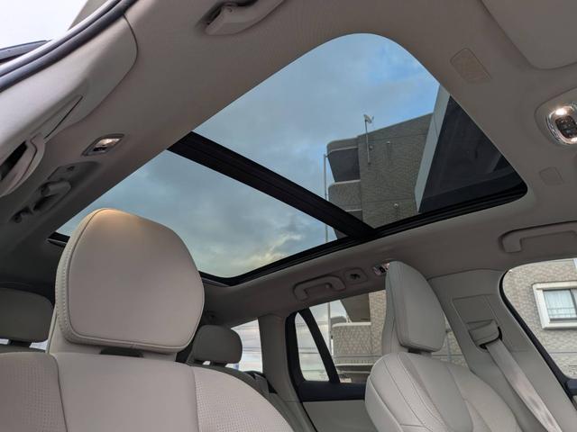 V60 クロスカントリー T5 AWD プロ パノラマガラスルーフ リニアライムウッドパネル 本革シート フロントシートヒータ Apple CarplayAndroid Auto harmankardonプレミアムサウンドオーディオシステム(12枚目)