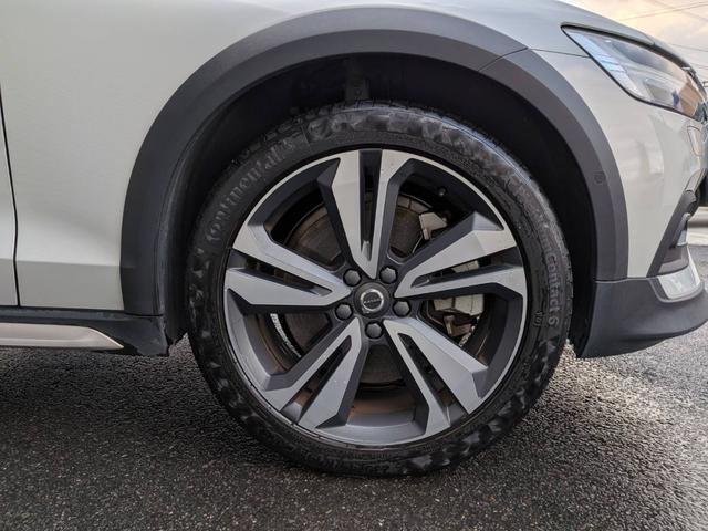 V60 クロスカントリー T5 AWD プロ パノラマガラスルーフ リニアライムウッドパネル 本革シート フロントシートヒータ Apple CarplayAndroid Auto harmankardonプレミアムサウンドオーディオシステム(15枚目)