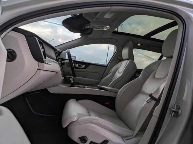 V60 クロスカントリー T5 AWD プロ パノラマガラスルーフ リニアライムウッドパネル 本革シート フロントシートヒータ Apple CarplayAndroid Auto harmankardonプレミアムサウンドオーディオシステム(64枚目)