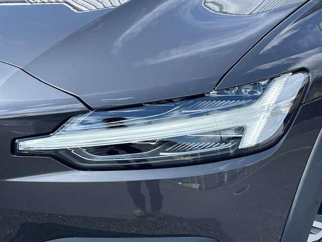 Ｖ６０ クロスカントリー　ウルトラ　Ｂ５　ＡＷＤ　認定中古車・試乗車・禁煙車・Ｈａｒｍａｎ／Ｋａｒｄｏｎ・黒本革・シートヒーター・シートエアコン・ハンドルヒーター・シートマッサージ・Ｇｏｏｇｌｅシステム・３６０°カメラ・電動リアゲート（13枚目）