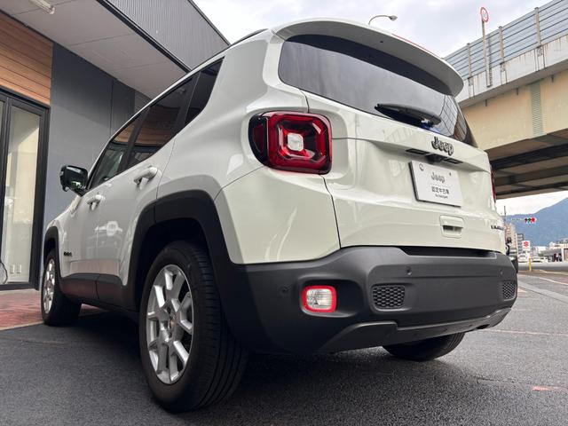 ジープ・レネゲード フルセグTV Carplay アダプティブクルーズコントロール 黒革シートシートヒーター パワーシート ETC2.0 バックカメラ LEDヘッドライト オートハイビーム スマートキーx2(12枚目)