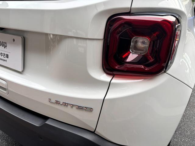 ジープ・レネゲード フルセグTV Carplay アダプティブクルーズコントロール 黒革シートシートヒーター パワーシート ETC2.0 バックカメラ LEDヘッドライト オートハイビーム スマートキーx2(19枚目)