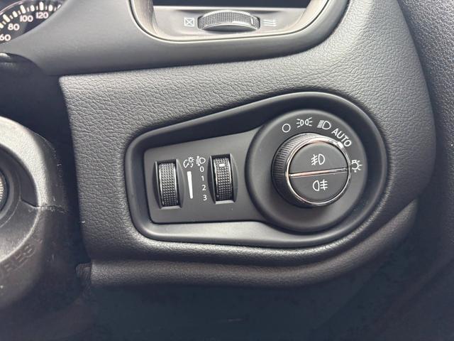 ジープ・レネゲード フルセグTV Carplay アダプティブクルーズコントロール 黒革シートシートヒーター パワーシート ETC2.0 バックカメラ LEDヘッドライト オートハイビーム スマートキーx2(48枚目)