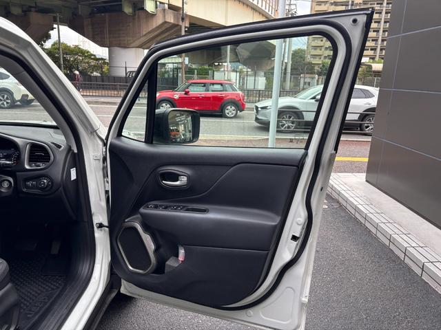 ジープ・レネゲード フルセグTV Carplay アダプティブクルーズコントロール 黒革シートシートヒーター パワーシート ETC2.0 バックカメラ LEDヘッドライト オートハイビーム スマートキーx2(59枚目)