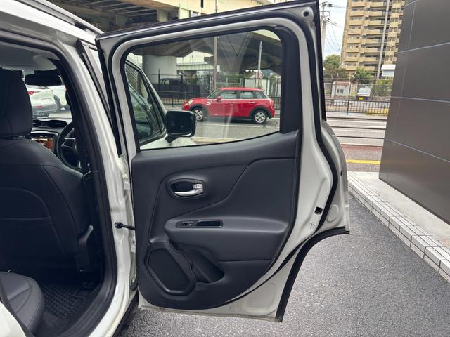ジープ・レネゲード フルセグTV Carplay アダプティブクルーズコントロール 黒革シートシートヒーター パワーシート ETC2.0 バックカメラ LEDヘッドライト オートハイビーム スマートキーx2(60枚目)