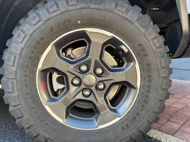 ジープ・グラディエーター ルビコン ワンオーナー 純ナビ Carplay フルセグTV フロント/サイド/バックカメラ 黒革シート シートヒーター アダプティブクルーズコントロール ブラインドスポットモニタ チューブステップ トノカバー(15枚目)