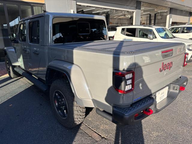 ジープ・グラディエーター ルビコン ワンオーナー 純ナビ Carplay フルセグTV フロント/サイド/バックカメラ 黒革シート シートヒーター アダプティブクルーズコントロール ブラインドスポットモニタ チューブステップ トノカバー(23枚目)