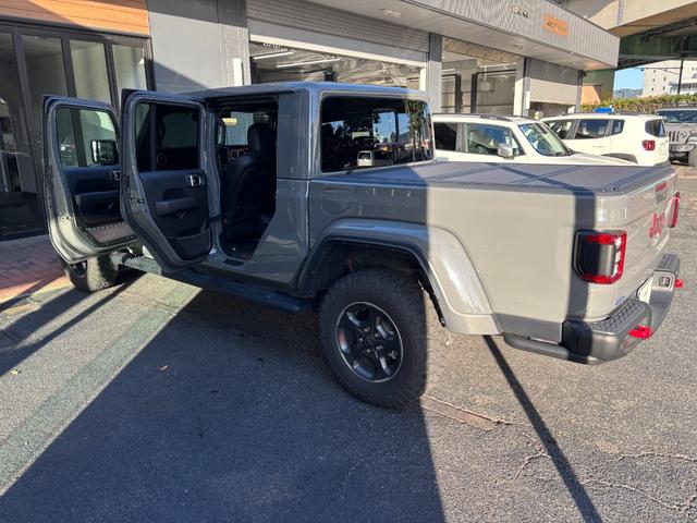 ジープ・グラディエーター ルビコン ワンオーナー 純ナビ Carplay フルセグTV フロント/サイド/バックカメラ 黒革シート シートヒーター アダプティブクルーズコントロール ブラインドスポットモニタ チューブステップ トノカバー(24枚目)