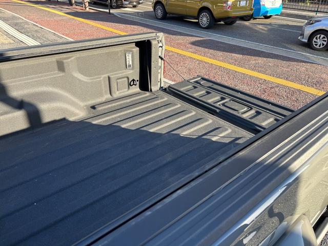 ジープ・グラディエーター ルビコン ワンオーナー 純ナビ Carplay フルセグTV フロント/サイド/バックカメラ 黒革シート シートヒーター アダプティブクルーズコントロール ブラインドスポットモニタ チューブステップ トノカバー(64枚目)