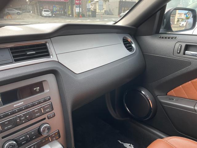 マスタング V8 GTコンバーチブル プレミアム 本革シート ABS 前席パワーシート ETC車載器 CD(33枚目)
