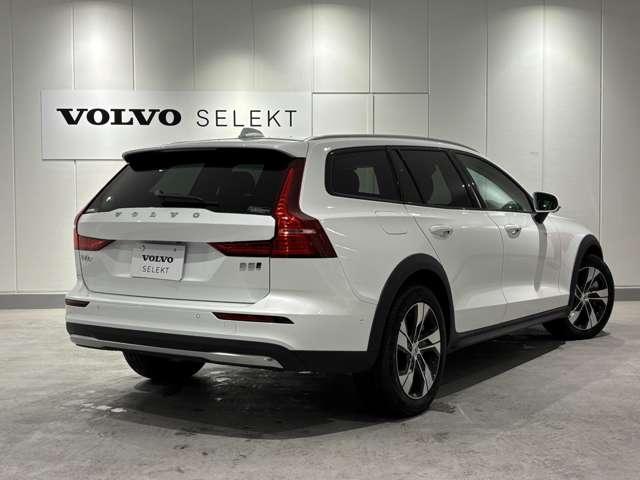 V60 クロスカントリー プラス B5 AWD 4WD 認定中古車・弊社試乗車・黒革・グーグル(2枚目)
