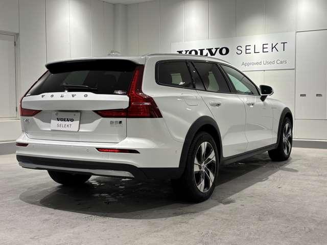 V60 クロスカントリー プラス B5 AWD 4WD 認定中古車・弊社試乗車・黒革・グーグル(12枚目)