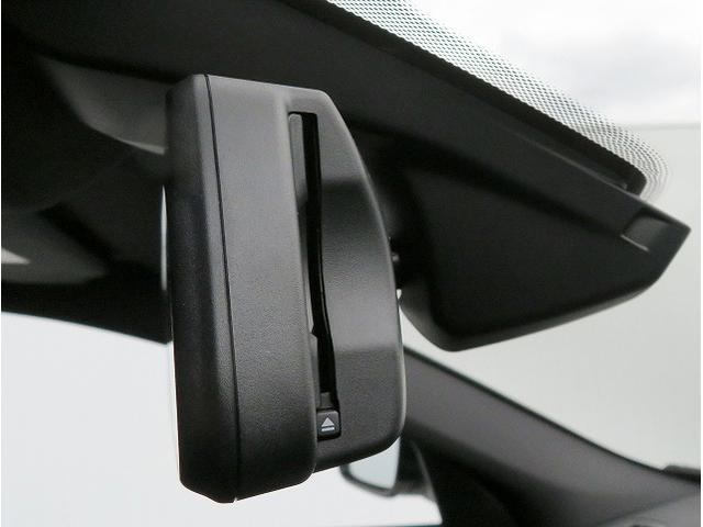 xDrive 20d MスポーツX LEDヘッドライト 20アルミ サンルーフ PDC オートトランク コンフォートアクセス レザーシート 純正ナビ Bカメラ HUD クルーズコントロール レーンディパーチャーウォーニング 禁煙車(15枚目)