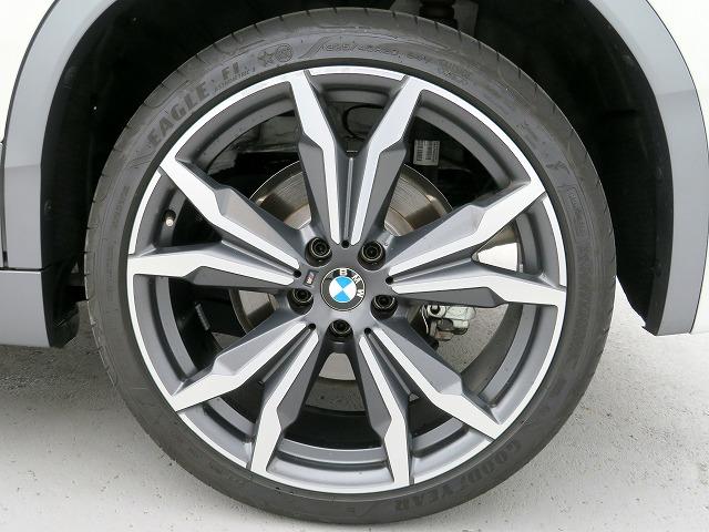 xDrive 20d MスポーツX LEDヘッドライト 20アルミ サンルーフ PDC オートトランク コンフォートアクセス レザーシート 純正ナビ Bカメラ HUD クルーズコントロール レーンディパーチャーウォーニング 禁煙車(24枚目)