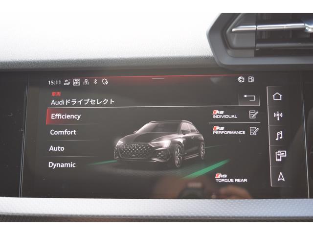 ＲＳ３スポーツバック ベースグレード　ＲＳスポーツエキゾーストＳ　パノラマサンルーフ　Ｂ＆Ｏ３Ｄサウンド　Ｆセラミックブレーキカラードブレーキキャリパー　レッド　ＲＳダンピングコントロールサス　ＲＳデザインパッケージレッド　ｅｔｃ．（24枚目）