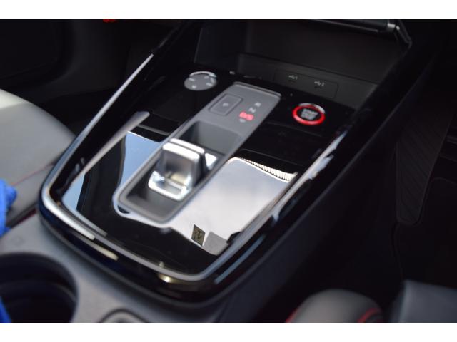 ＲＳ３スポーツバック ベースグレード　ＲＳスポーツエキゾーストＳ　パノラマサンルーフ　Ｂ＆Ｏ３Ｄサウンド　Ｆセラミックブレーキカラードブレーキキャリパー　レッド　ＲＳダンピングコントロールサス　ＲＳデザインパッケージレッド　ｅｔｃ．（30枚目）