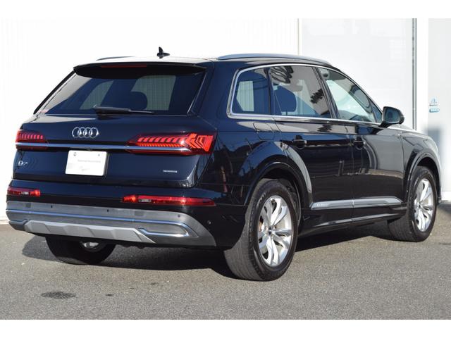 Q7 55TFSIクワトロ 3列シート プライバシーガラス エクステンディッドアルミニウムブラック/ブラックグラスルックコントロールパネル 認定中古車(8枚目)