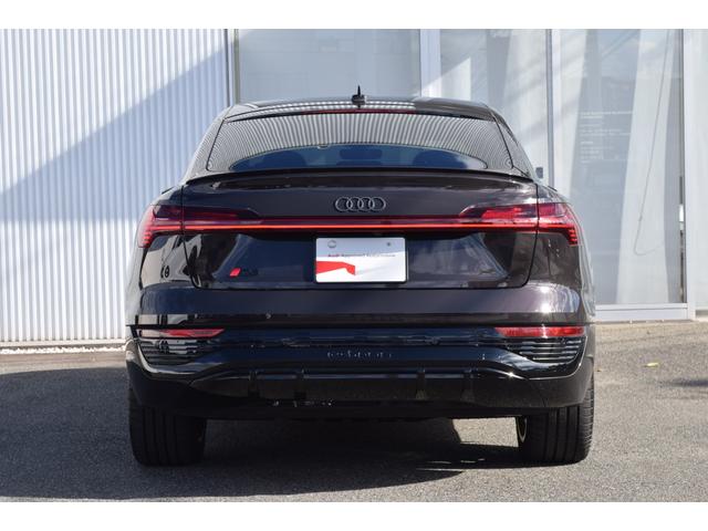 Ｑ８スポーツバック ｅ－トロン ５５ｅ－トロンクワトロ　Ｓライン　ダークＡｕｄｉｒｉｎｇｓ＆ブラックスタイリングＰ　サイレンスＰ　インテリアＰ　１０スポークローターデザイン　アンスラサイトブラック　ポリッシュト（Ａｕｄｉ　Ｓｐｏｒｔ）　試乗車ＵＰ　認定中古車（10枚目）