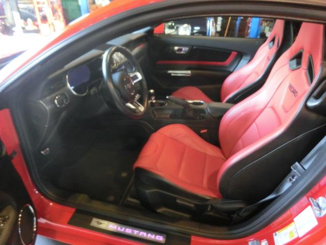 マスタング 　Ｖ８・５０００ｃｃ　ＧＴパフォーマンスＰＫＧ　赤Ｘ黒内装　ＲＥＣＡＲＯ　６ＭＴ　当社新車並行　１オーナー　４０１Ａデジタルメーター　ＨＲＥＷＨＥＥＬＳ２０インチ　エアロ一式　ｂｃｒａｃｉｎｇ車高調（46枚目）