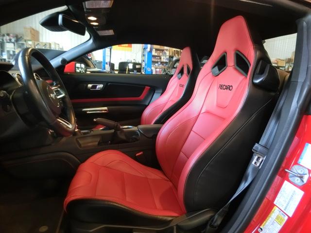 マスタング 　Ｖ８・５０００ｃｃ　ＧＴパフォーマンスＰＫＧ　赤Ｘ黒内装　ＲＥＣＡＲＯ　６ＭＴ　当社新車並行　１オーナー　４０１Ａデジタルメーター　ＨＲＥＷＨＥＥＬＳ２０インチ　エアロ一式　ｂｃｒａｃｉｎｇ車高調（47枚目）