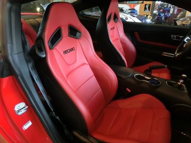 マスタング 　Ｖ８・５０００ｃｃ　ＧＴパフォーマンスＰＫＧ　赤Ｘ黒内装　ＲＥＣＡＲＯ　６ＭＴ　当社新車並行　１オーナー　４０１Ａデジタルメーター　ＨＲＥＷＨＥＥＬＳ２０インチ　エアロ一式　ｂｃｒａｃｉｎｇ車高調（63枚目）