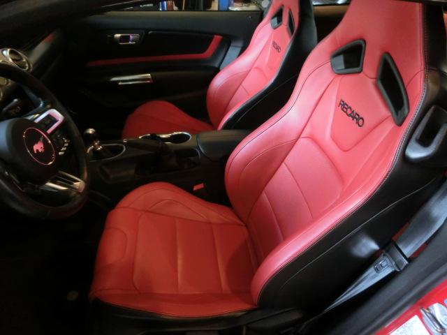 マスタング 　Ｖ８・５０００ｃｃ　ＧＴパフォーマンスＰＫＧ　赤Ｘ黒内装　ＲＥＣＡＲＯ　６ＭＴ　当社新車並行　１オーナー　４０１Ａデジタルメーター　ＨＲＥＷＨＥＥＬＳ２０インチ　エアロ一式　ｂｃｒａｃｉｎｇ車高調（67枚目）