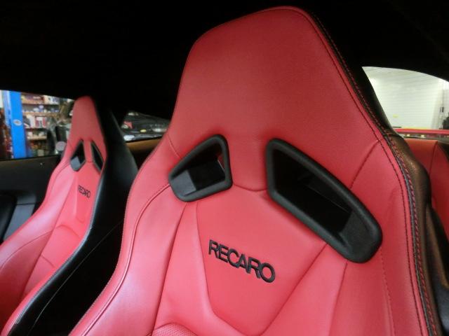 　Ｖ８・５０００ｃｃ　ＧＴパフォーマンスＰＫＧ　赤Ｘ黒内装　ＲＥＣＡＲＯ　６ＭＴ　当社新車並行　１オーナー　４０１Ａデジタルメーター　ＨＲＥＷＨＥＥＬＳ２０インチ　エアロ一式　ｂｃｒａｃｉｎｇ車高調(68枚目)