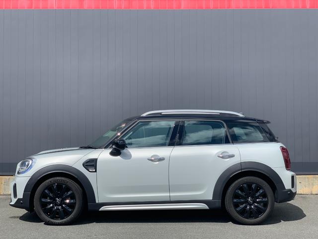 ＭＩＮＩ クーパーＤ　クロスオーバー　ワンオーナー禁煙　アダプティブＬＥＤ　ナビ　バックカメラ　前後ＰＤＣ　インテリジェントセーフティ　アクティブクルーズコントロール　カバナシートカバー　シートヒーター　電動ゲート　純正１８インチアルミ（8枚目）