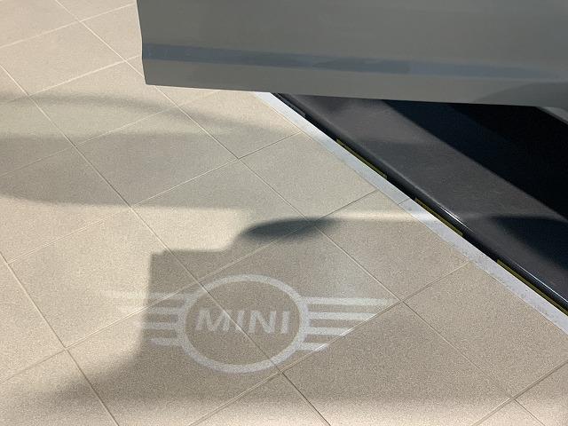 ＭＩＮＩ クーパーＤ　クロスオーバー　ワンオーナー禁煙　アダプティブＬＥＤ　ナビ　バックカメラ　前後ＰＤＣ　インテリジェントセーフティ　アクティブクルーズコントロール　カバナシートカバー　シートヒーター　電動ゲート　純正１８インチアルミ（56枚目）