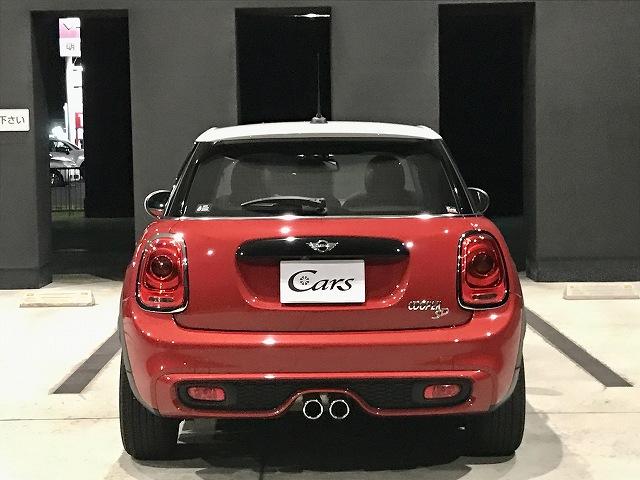 ＭＩＮＩ クーパーＳＤ　禁煙車　ＬＥＤライト＆フォグ　ＨＤＤナビ　バックカメラ　ＰＤＣ　コンフォートアクセス　ミラーＥＴＣ　ペッパーパッケージ　純正１７インチアルミホイール（3枚目）