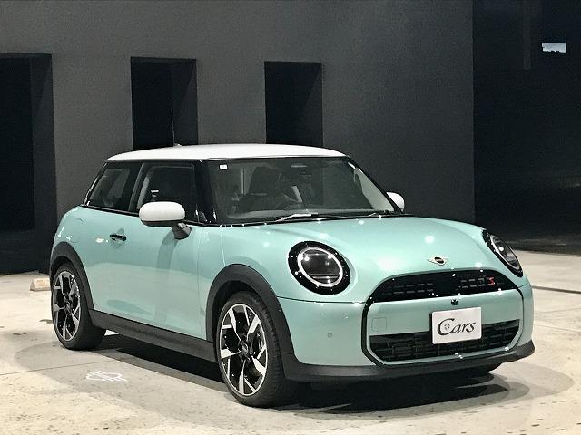 ＭＩＮＩ クーパーＳ　クラシック・トリム　ワンオーナー禁煙　アダプティブＬＥＤ　純正ナビ　パノラマビュー　ＡＰＤＣ　ドライビングアシスト　ヘッドアップディスプレイ　シートヒーター　ハンドルヒーター　ミラーＥＴＣ　　純正１８インチアルミ（7枚目）