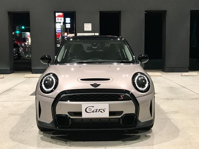 MINI クーパーSD クラシック・トリム ワンオーナー禁煙 LEDライト アップルカープレイ Bカメラ 前後PDC ドライビングアシスト クルーズコントロール MINIドライビングモード ハーフレザーシート ミラーETC 純正17インチアルミ(2枚目)
