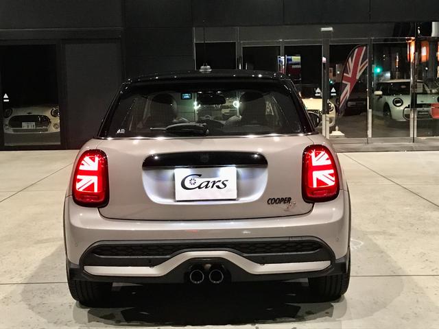 MINI クーパーSD クラシック・トリム ワンオーナー禁煙 LEDライト アップルカープレイ Bカメラ 前後PDC ドライビングアシスト クルーズコントロール MINIドライビングモード ハーフレザーシート ミラーETC 純正17インチアルミ(4枚目)