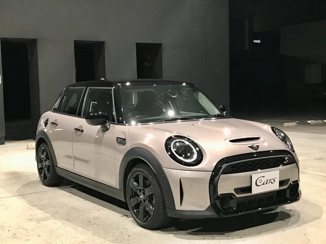 MINI クーパーSD クラシック・トリム ワンオーナー禁煙 LEDライト アップルカープレイ Bカメラ 前後PDC ドライビングアシスト クルーズコントロール MINIドライビングモード ハーフレザーシート ミラーETC 純正17インチアルミ(7枚目)