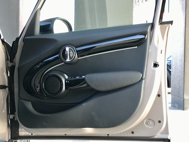 MINI クーパーSD クラシック・トリム ワンオーナー禁煙 LEDライト アップルカープレイ Bカメラ 前後PDC ドライビングアシスト クルーズコントロール MINIドライビングモード ハーフレザーシート ミラーETC 純正17インチアルミ(52枚目)