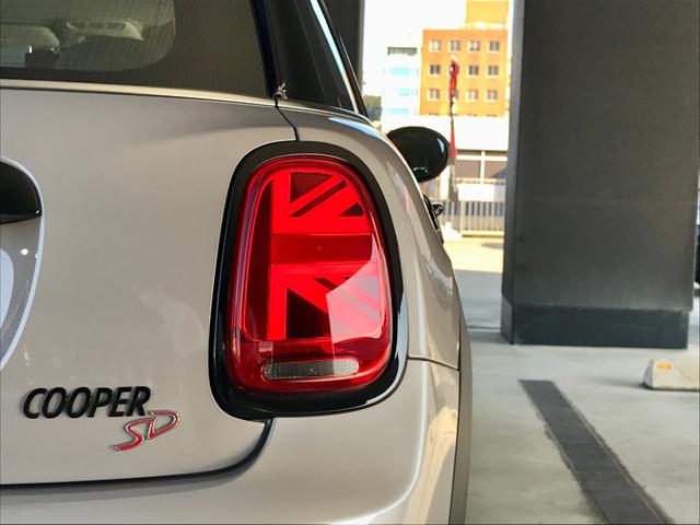 MINI クーパーSD クラシック・トリム ワンオーナー禁煙 LEDライト アップルカープレイ Bカメラ 前後PDC ドライビングアシスト クルーズコントロール MINIドライビングモード ハーフレザーシート ミラーETC 純正17インチアルミ(62枚目)