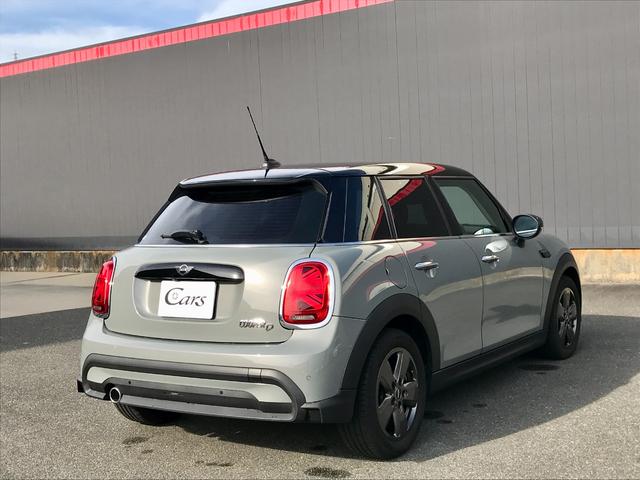 ＭＩＮＩ クーパーＤプレミアムプラスパッケージクラシックトリム　ワンオーナー禁煙　ＬＥＤライト　アップルカープレイ　ワイヤレスチャージ　Ｂカメラ　リアＰＤＣ　ドライビングアシスト　クルーズコントロール　ハーフレザーシート　シートヒーター　ミラーＥＴＣ　純正アルミ（68枚目）