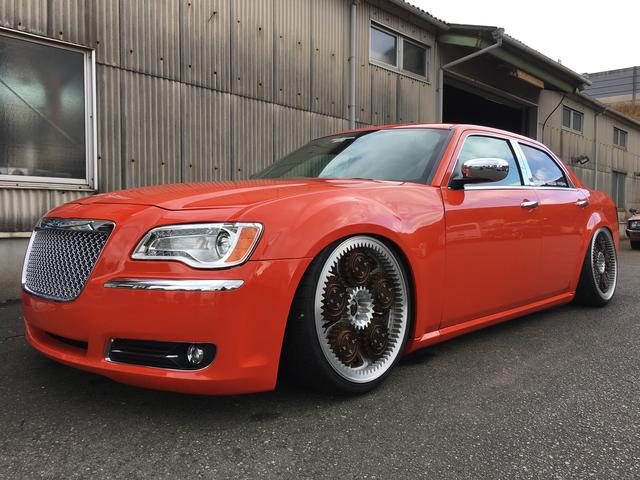 ５．７ＨＥＭＩ　２０１１フェイススワップ　エアサス　サンルーフ　パワーステアリング　パワーウィンドウ　革シート　パワーシート　エアバック(7枚目)