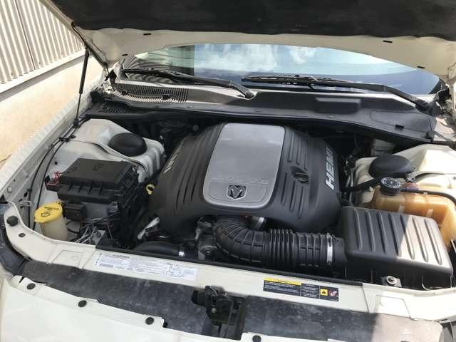 ダッジ・マグナム 　５．７　ＨＥＭＩ　エアサス　２０インチアルミホイール　サンルーフ　ＳＲＴシート　ボディ補修済（22枚目）