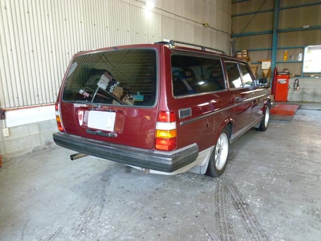 240ワゴン 240GLワゴン 当店買取車両 シート本革仕様変更 純正16インチホイル タイベル ウオーターポンプ タイヤ交換渡し(3枚目)