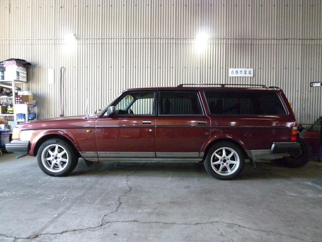 240ワゴン 240GLワゴン 当店買取車両 シート本革仕様変更 純正16インチホイル タイベル ウオーターポンプ タイヤ交換渡し(6枚目)