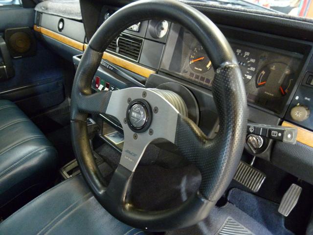 240ワゴン 240GLワゴン 当店買取車両 シート本革仕様変更 純正16インチホイル タイベル ウオーターポンプ タイヤ交換渡し(7枚目)