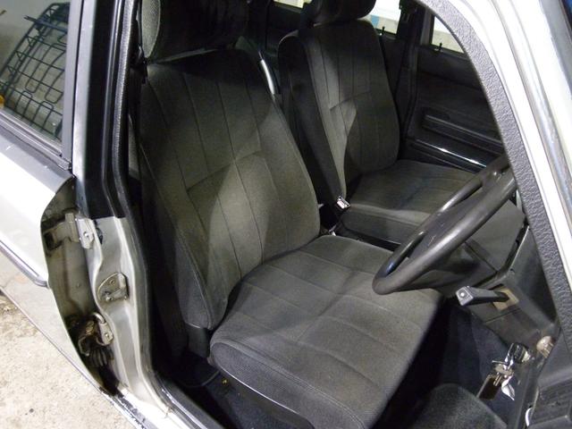 ２４０ワゴン ２４０ＧＬワゴン　１４インチアルミホイル　フォグライト　タイベル　ウオーターポンプ交換渡し（10枚目）