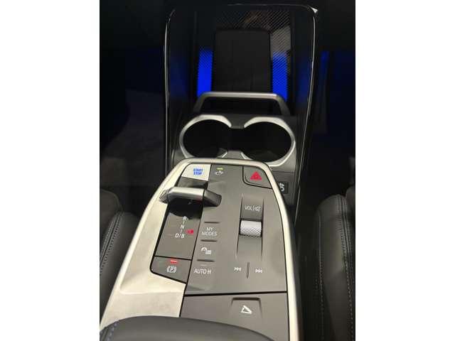 iX2 xDrive 30 Mスポーツ 4WD 全周囲カメラ クリアランスソナー オートクルーズコントロール パワーシート 衝突被害軽減システム サンルーフ ナビ LEDヘッドランプ アルミホイール スマートキー シートヒーター CVT(7枚目)