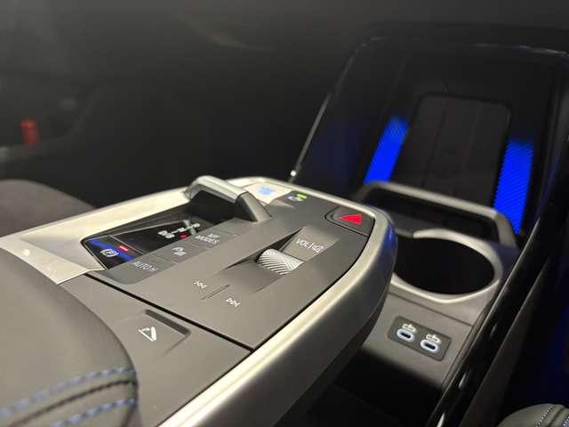 iX2 xDrive 30 Mスポーツ 4WD 全周囲カメラ クリアランスソナー オートクルーズコントロール パワーシート 衝突被害軽減システム サンルーフ ナビ LEDヘッドランプ アルミホイール スマートキー シートヒーター CVT(8枚目)