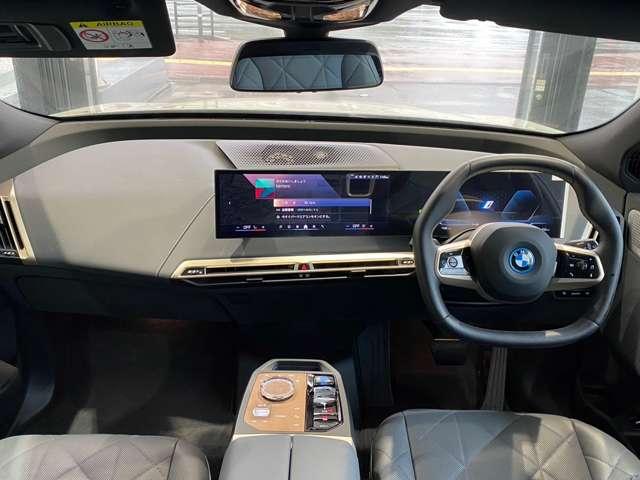 iX xDrive 50 4WD ETC 全周囲カメラ クリアランスソナー オートクルーズコントロール パワーシート 衝突被害軽減システム サンルーフ LEDヘッドランプ アルミホイール スマートキー シートヒーター CVT(2枚目)